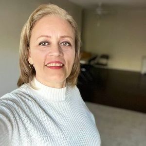 Meet your Posher, Adriana